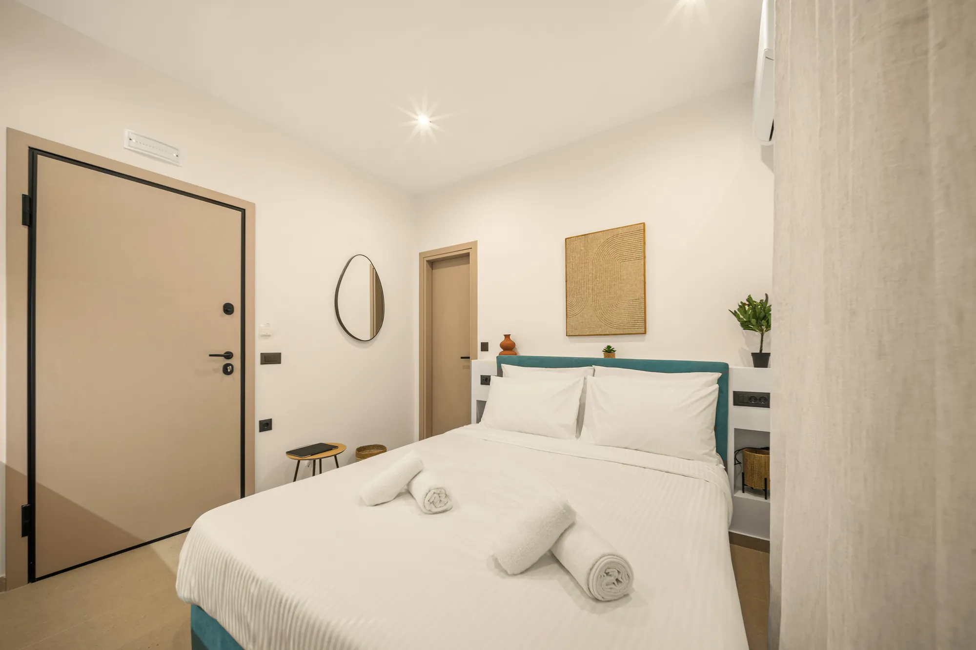 ORMOS Piraeus, the entrance door and the teal bed