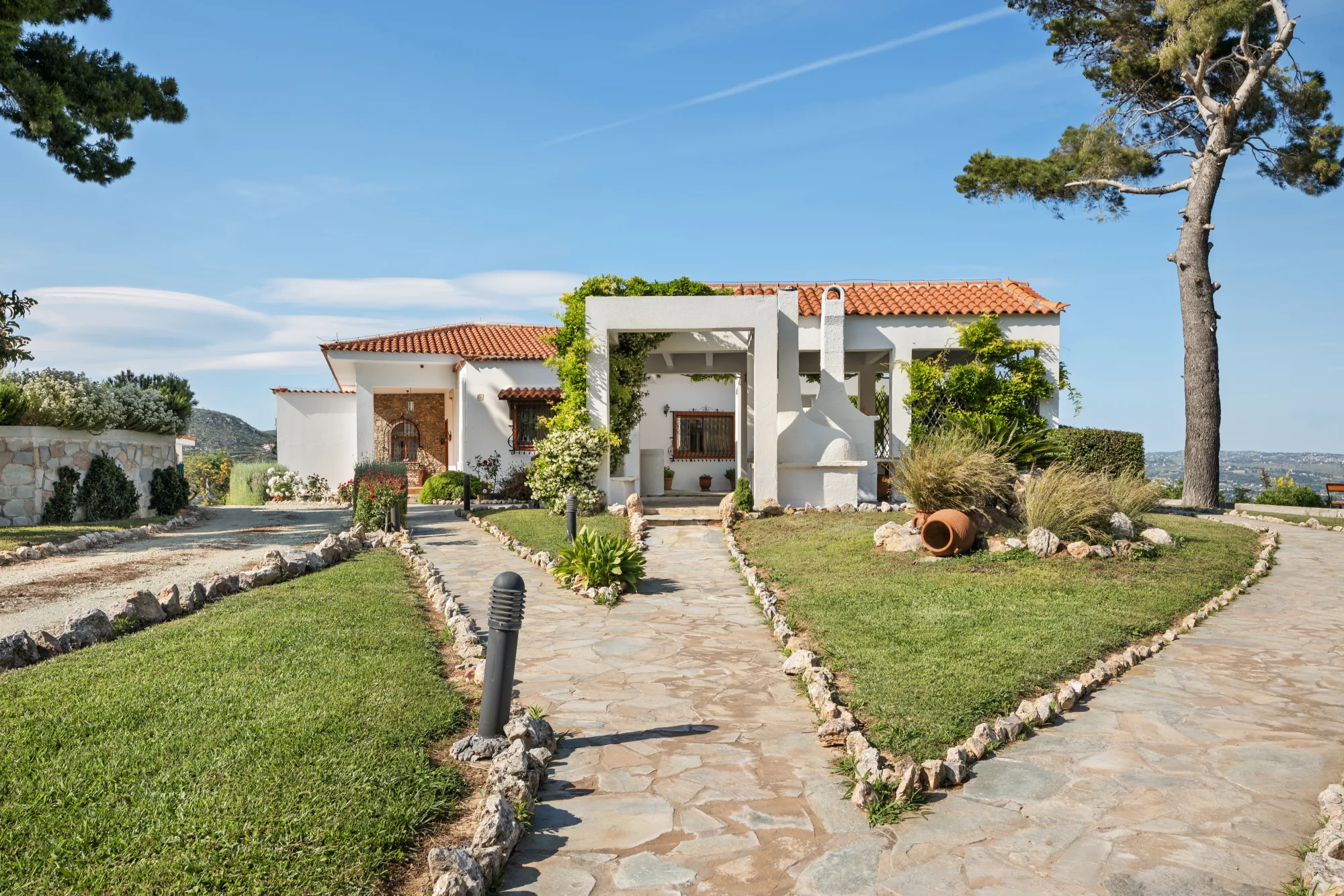 Verde Vista, the stone path through the garden to the entrance